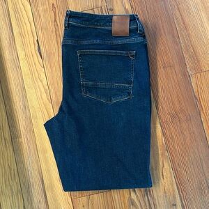 Tommy Bahama men’s jeans. 38x30. Excellent used condition.